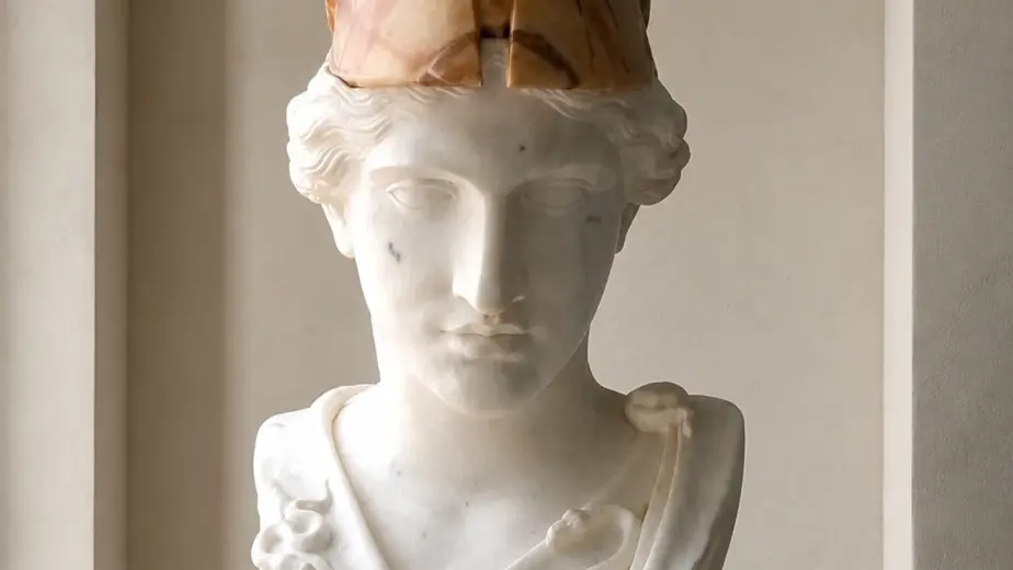 Il busto rappresenta Atena, o Minerva, con elmo crestato e corazza decorata