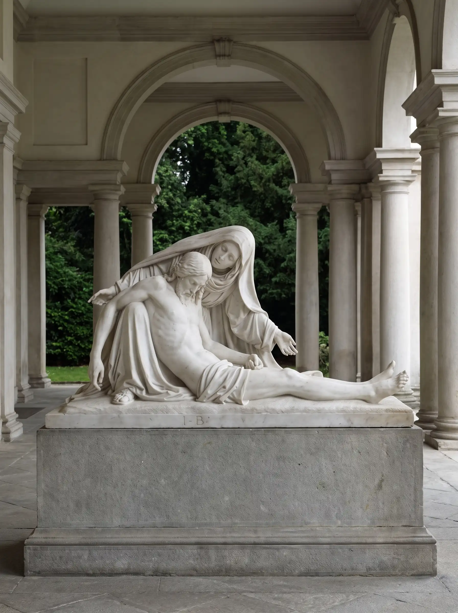Pietà in marmo bianco di Carrara