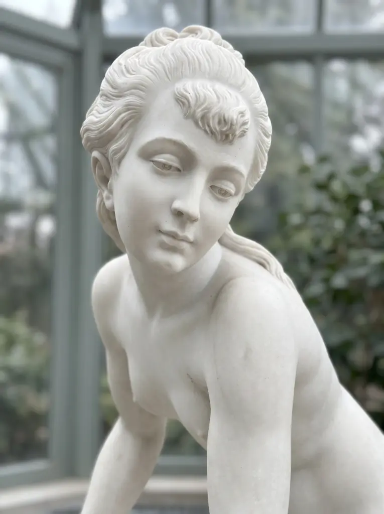 Statua Venere Ragazza alla Fonte in Marmo Bianco Carrara