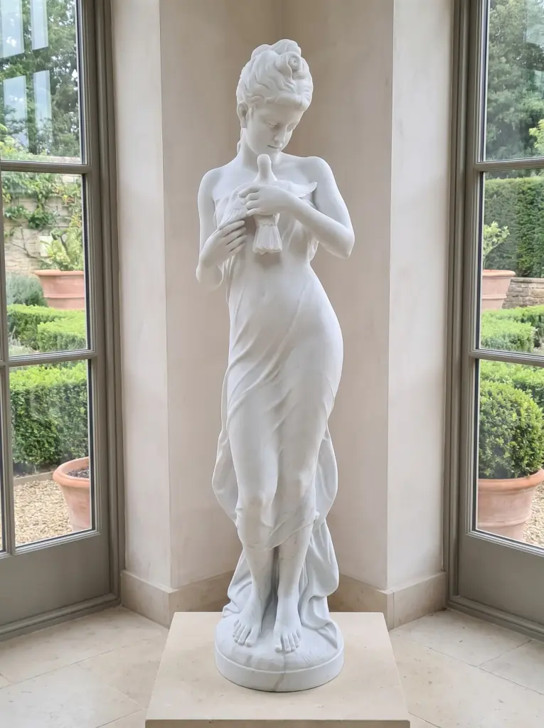 Statua Venere con colomba in marmo bianco di Carrara